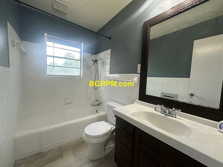 904 Brewer St — Photo 6