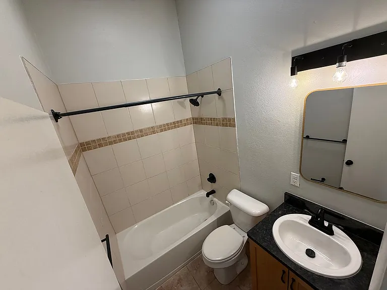 2031 Curtis St — Photo 3