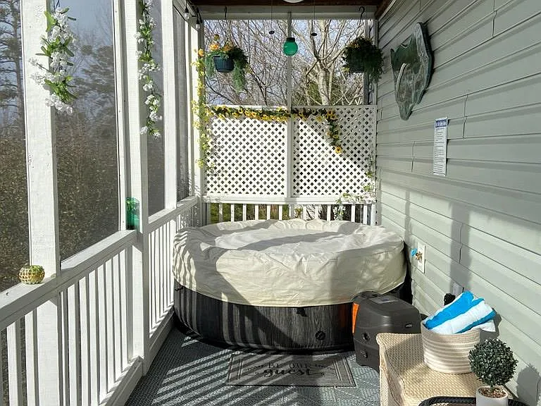 687 Anderson Rd — Photo 9