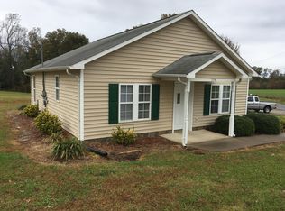 554 Carolina Ave, Yadkinville, NC 27055