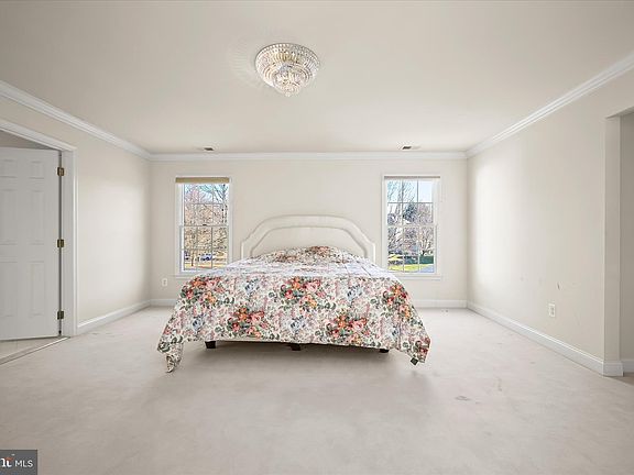 5th image of 16412 Hillcroft Dr
