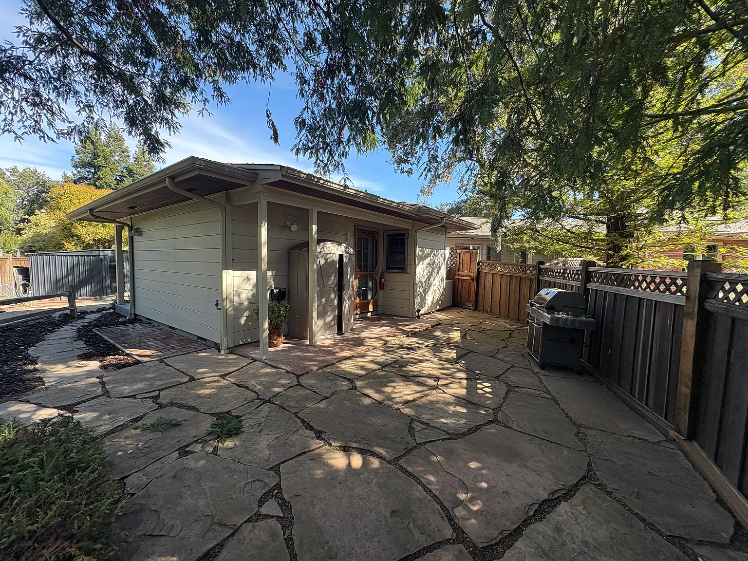 Studio, 350 sqft, $2,700 — Photo 1