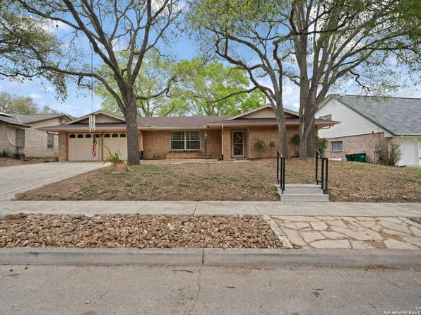 111 Granada Drive, Universal City, TX 78148