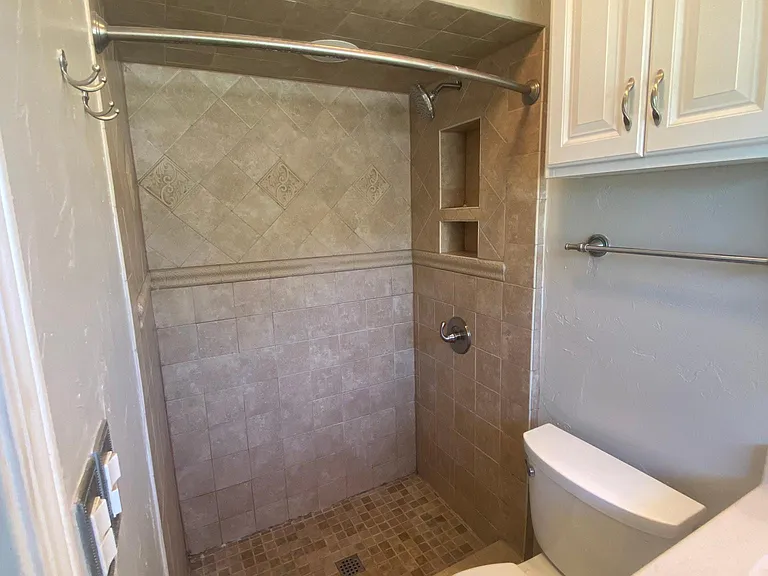 814 W 7th St — Photo 10