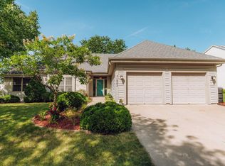 1942 Foxcroft Ln, Waukesha, WI