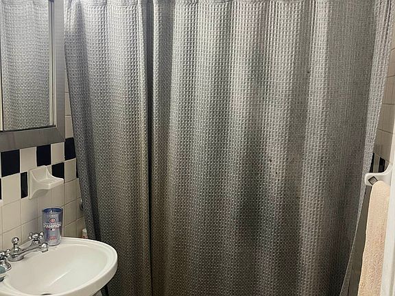 3rd image of 304 E 41st St APT 604A