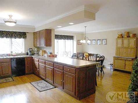 2nd image of 1210 Golfview Dr