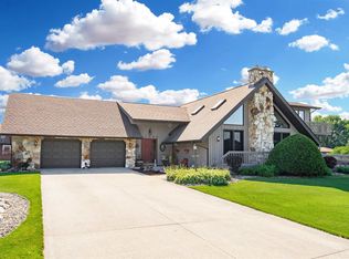 51080 Beach Dr, Elkhart, IN 46514