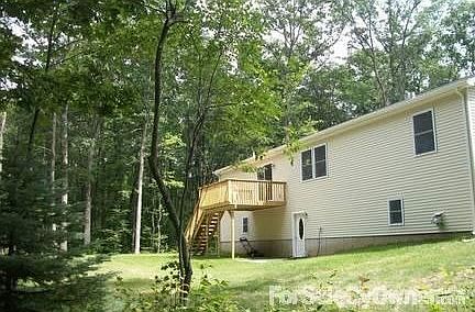 Great yard and back deck
						:
						Enjoy relaxing on the deck or have a great barbeque.