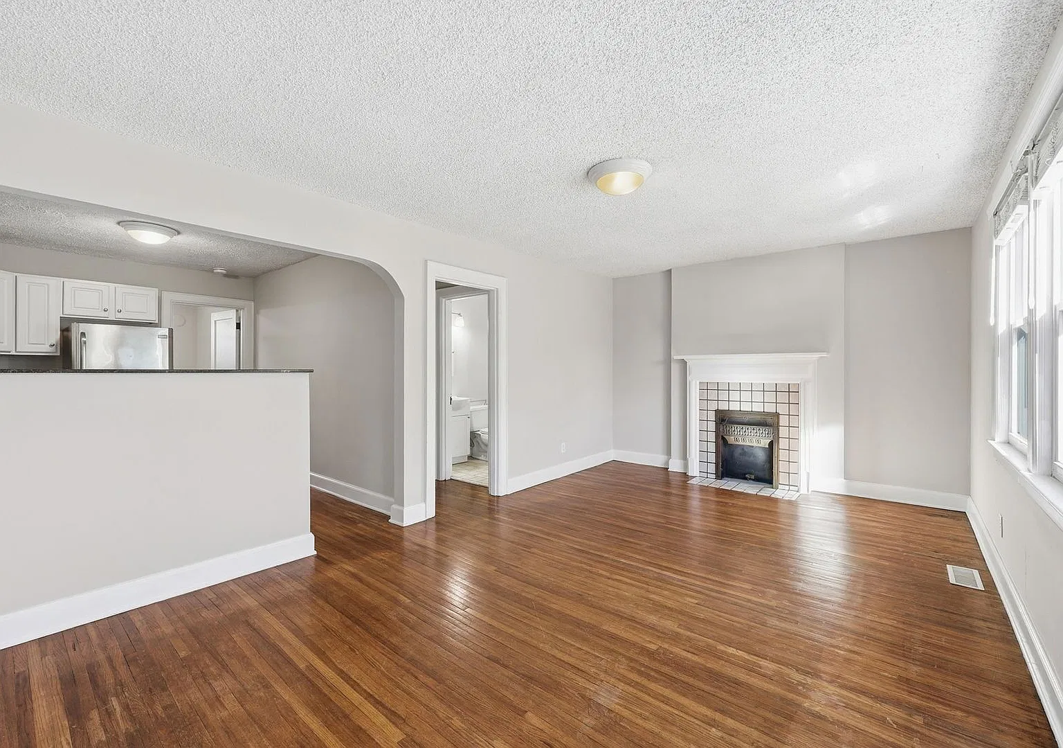 1377 Northwest Blvd - Apt A — Photo 4
