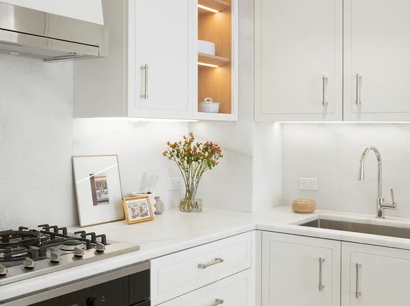 200 East 83rd Street image 5 of 25