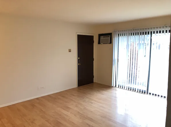 10419 Dearlove Rd APT A1, Glenview, IL 60025