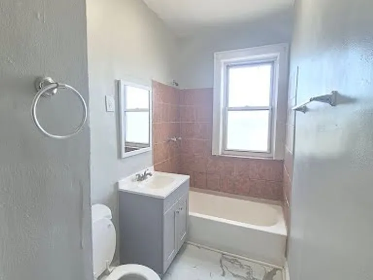 5735 W Washington — Photo 7