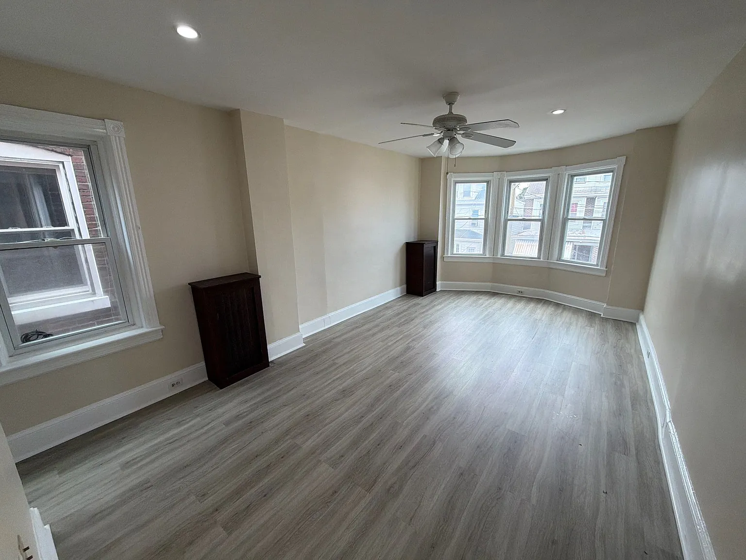 3 bed, 1390 sqft, $2,200 — Photo 2