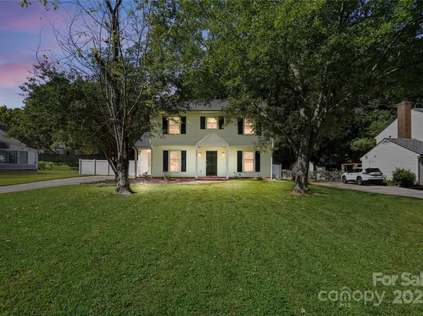 402 Bass Ln, Charlotte, NC 28270