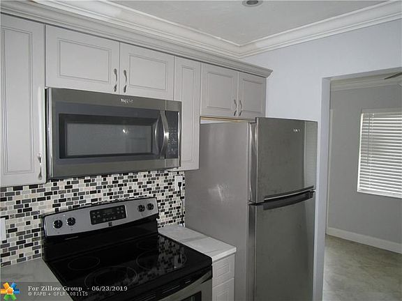 3rd image of 1920 NE 51st Ct APT 110
