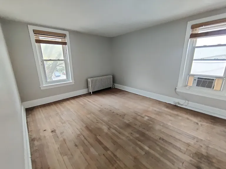 331 E Marshall St — Photo 8