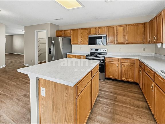 3rd image of 2324 Shadowbrook Dr