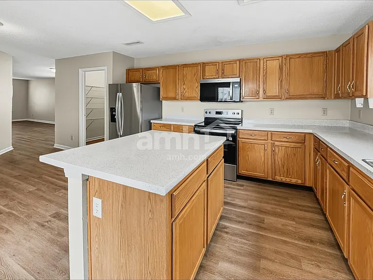 2324 Shadowbrook Dr — Photo 3
