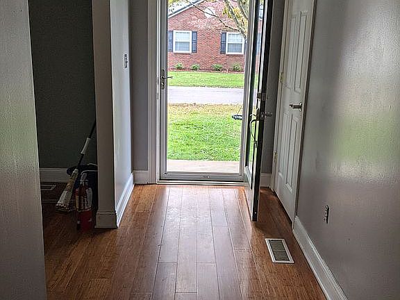 3rd image of 8 Hancock Ct