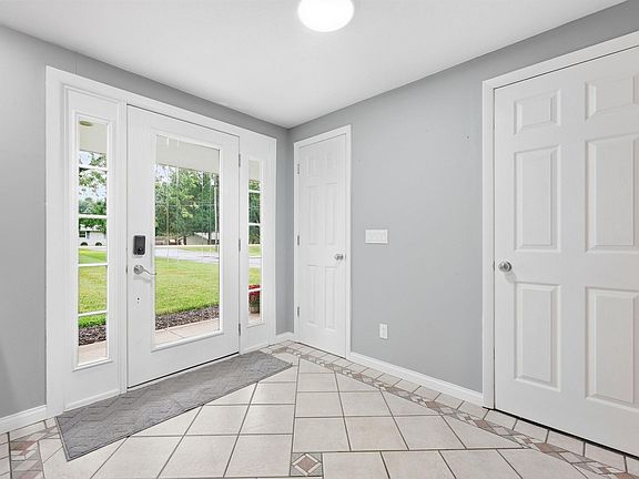 3rd image of 3333 N Rangeline Rd