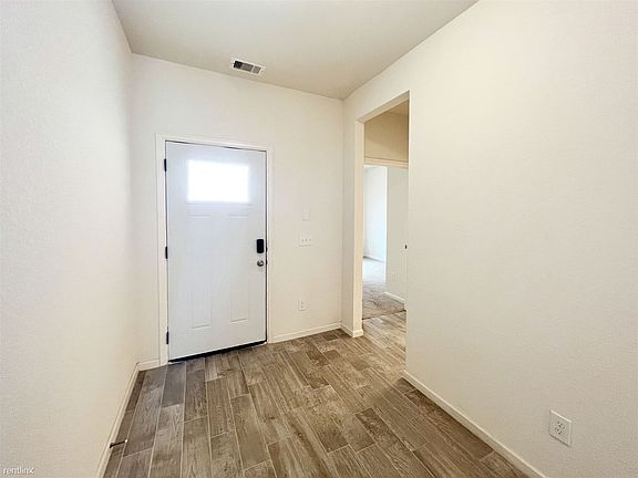 4th image of 1017 Banyon Tree Ln
