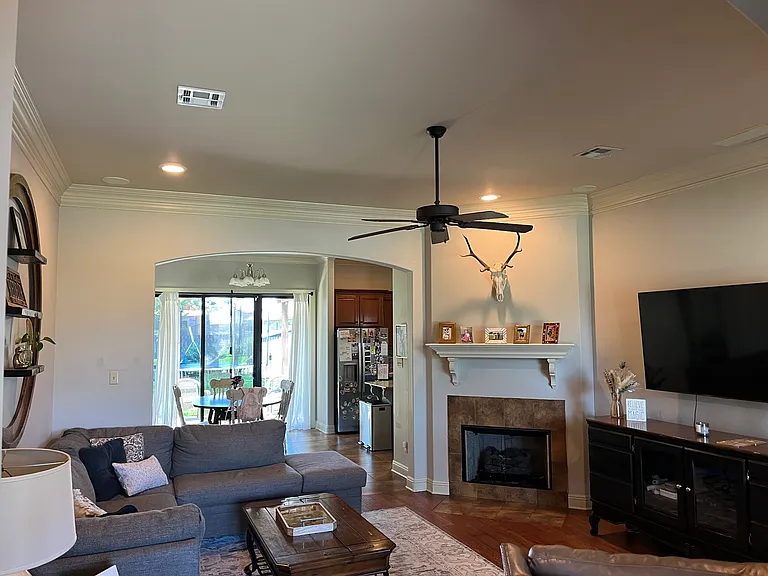 310 Bluebonnet Dr — Photo 1