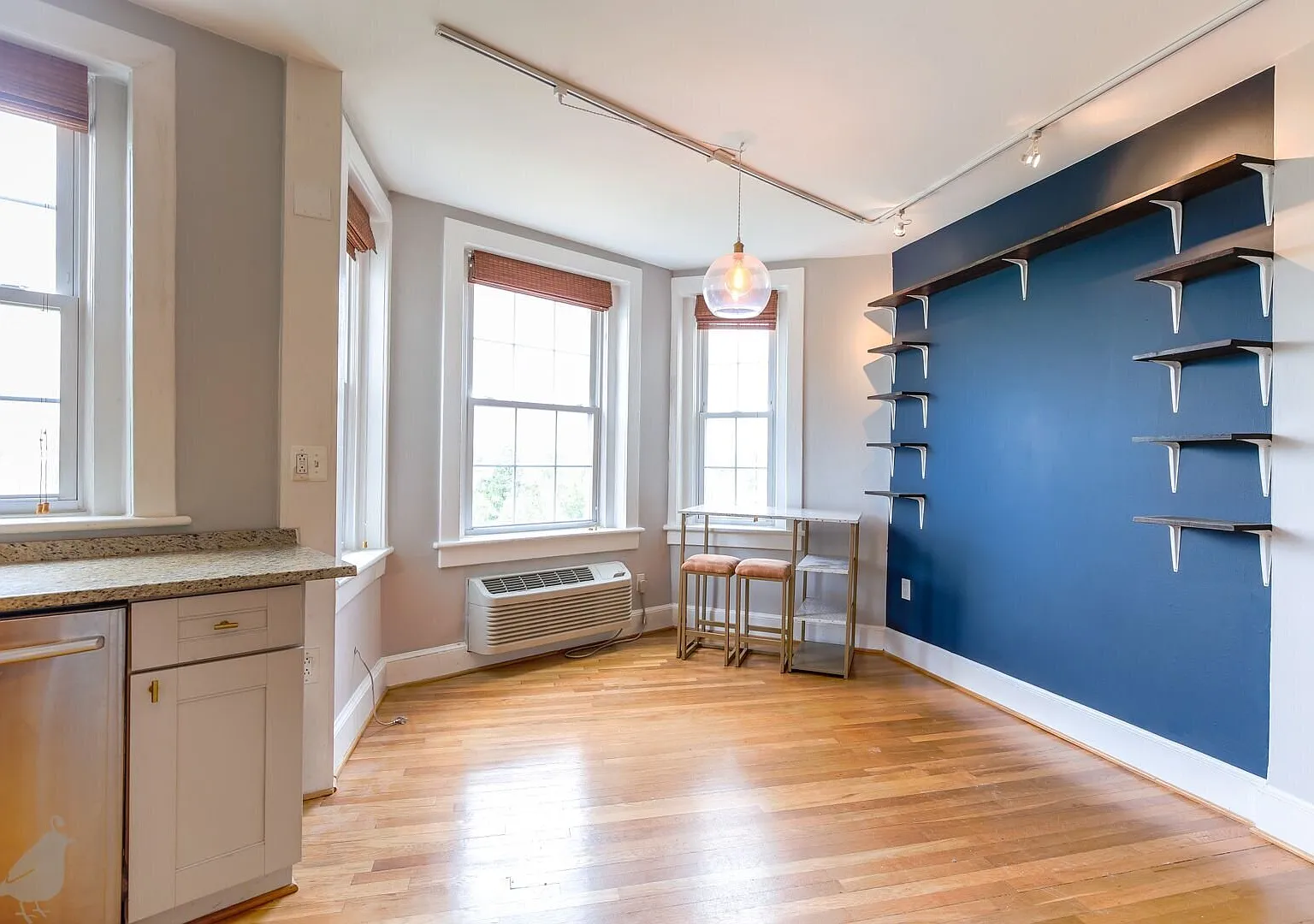 Chic One Bedroom Off H Street! — Photo 3