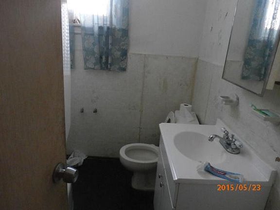 3rd image of 117 W Hansberry St