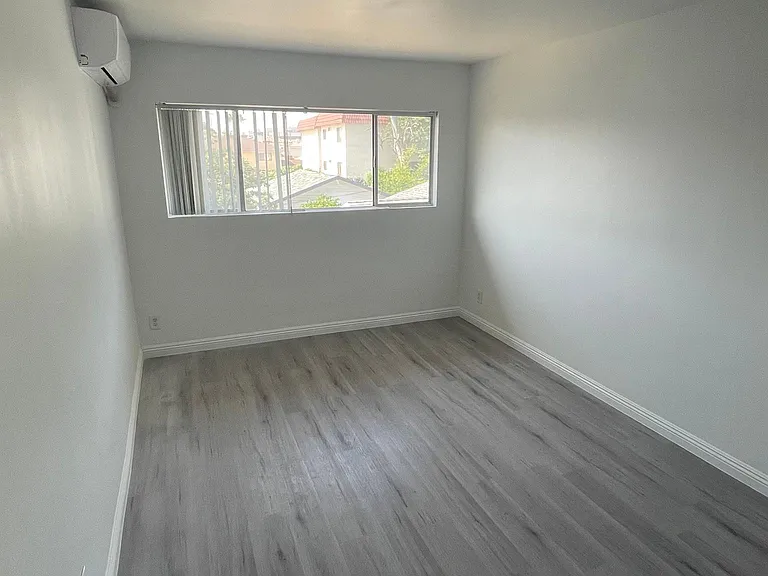 209 N Bushnell Ave #E — Photo 7