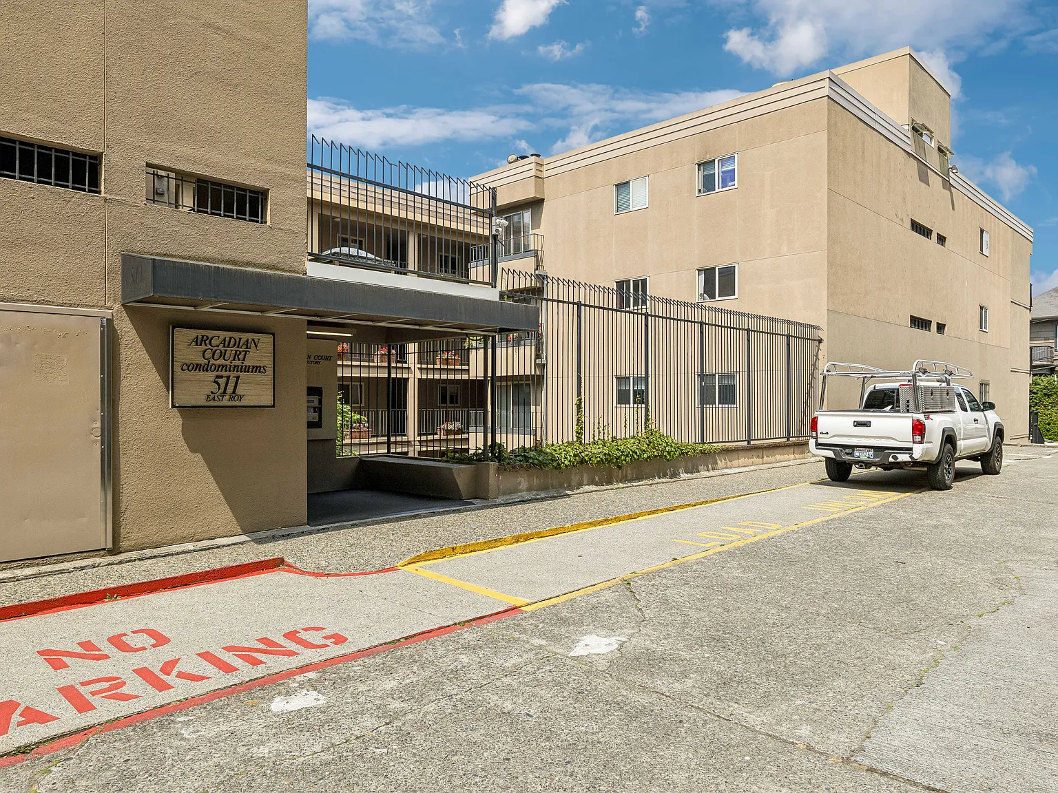 Arcadian Court Condo — Photo 3