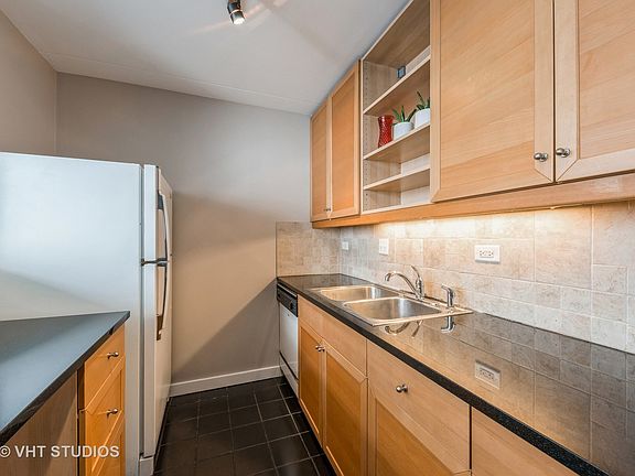 3rd image of 326 W Miner St APT 2A