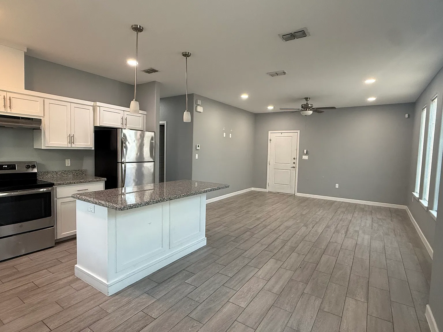 2 bed, 1100 sqft, $1,000 — Photo 2