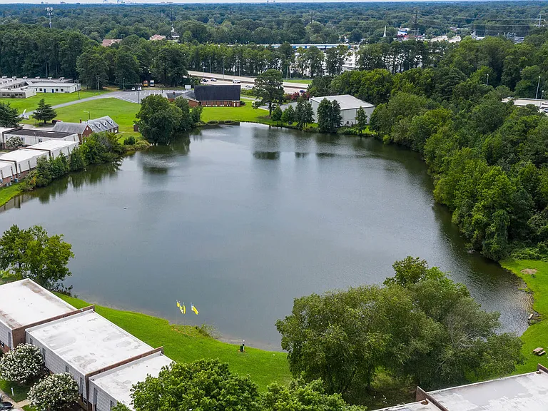 Newport Lake Apartments — Photo 26