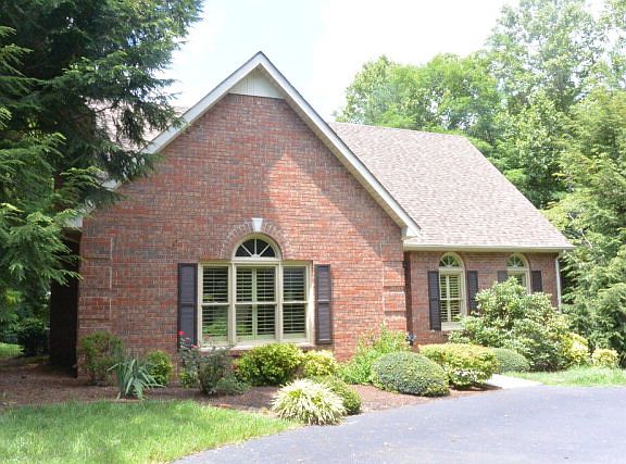 2nd image of 639 Julia Dr