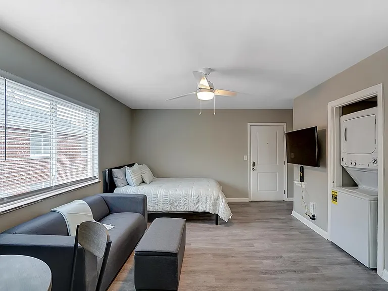 334 Helen St #1 — Photo 4