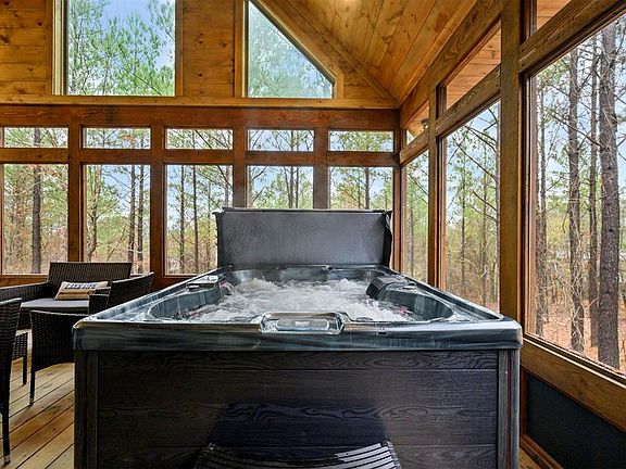4th image of 55 Sugar Plum Ln