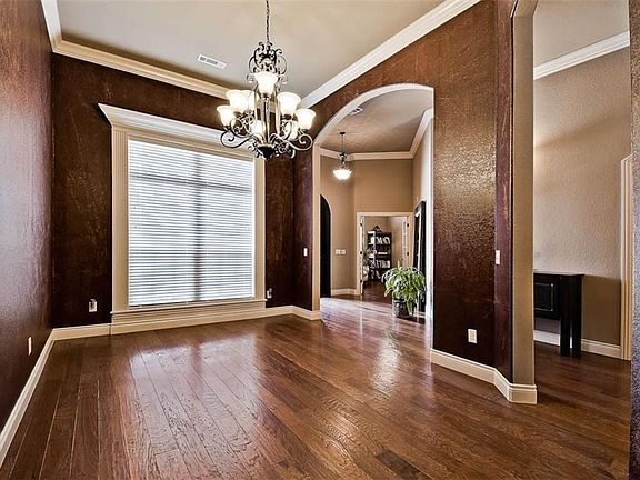 4th image of 6904 W Balmoral Dr