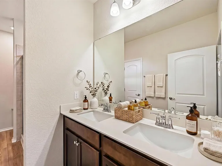 401 Yorktown St — Photo 22