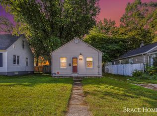 806 35th St SW, Wyoming, MI 49509