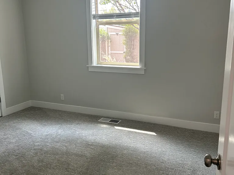 6405 W York St — Photo 15