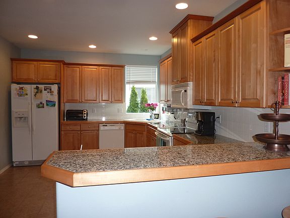 4th image of 9201 Vancouver Dr NE