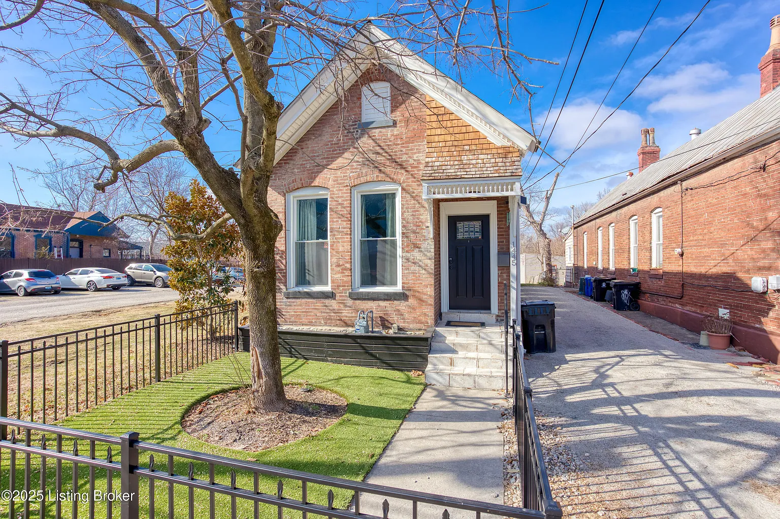 1445 Mellwood Ave photo 1