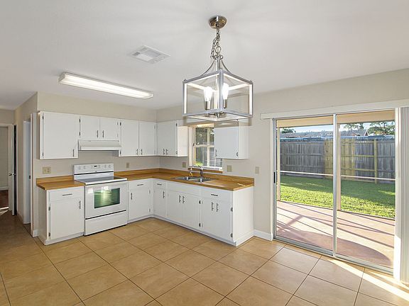 4th image of 804 W Baffin Dr