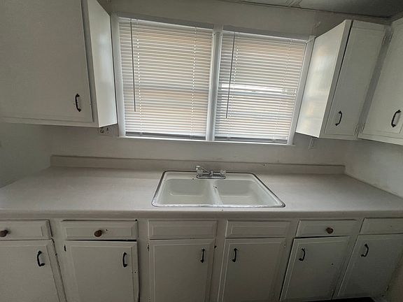 5th image of 100 W Grandview Dr #408