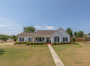 114 Lake Ln, Headland, AL 36345