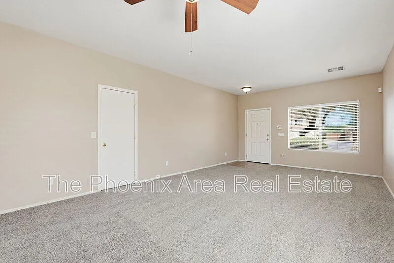 5 bed, 2.5 bath, 2702 sqft, $1,995 — Photo 3