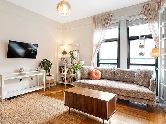 3rd image of 31 Tiemann Pl APT 37