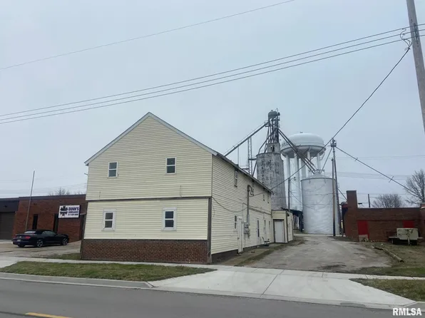 317 E Main Cross St, Taylorville, IL 62568