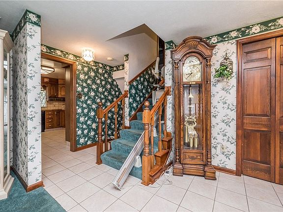 3rd image of 3349 McRoberts Rd